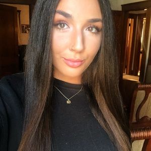 Meet your Posher, Alexandra